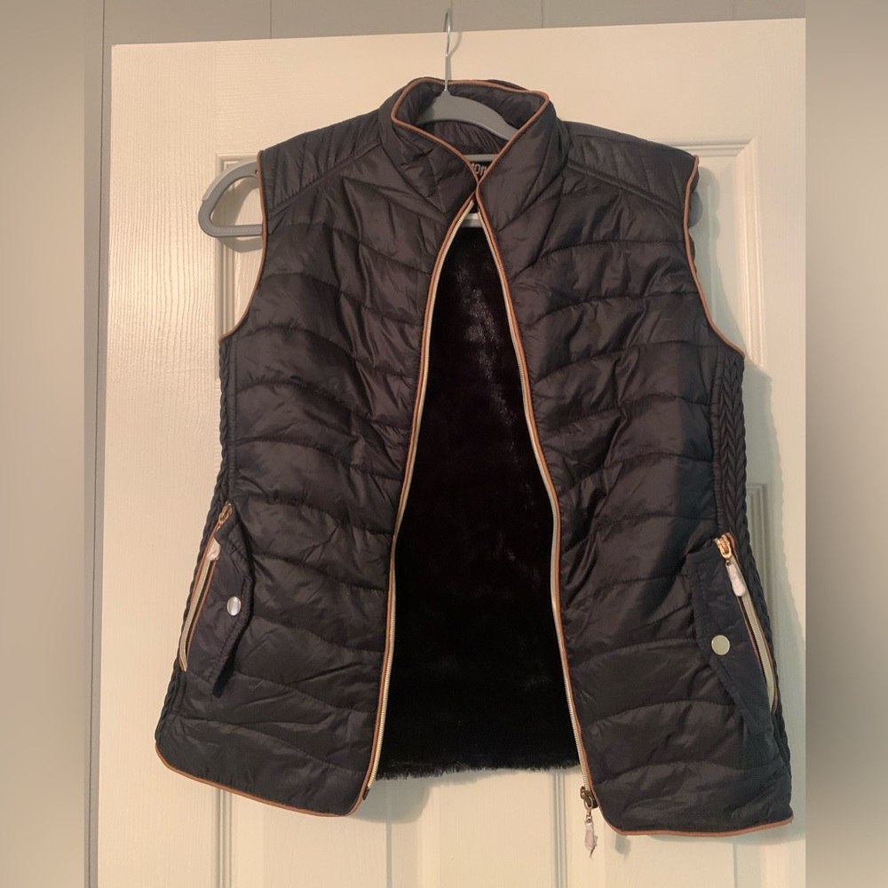 Sleeveless vest size Medium. Never worn. Bought from local boutique.
